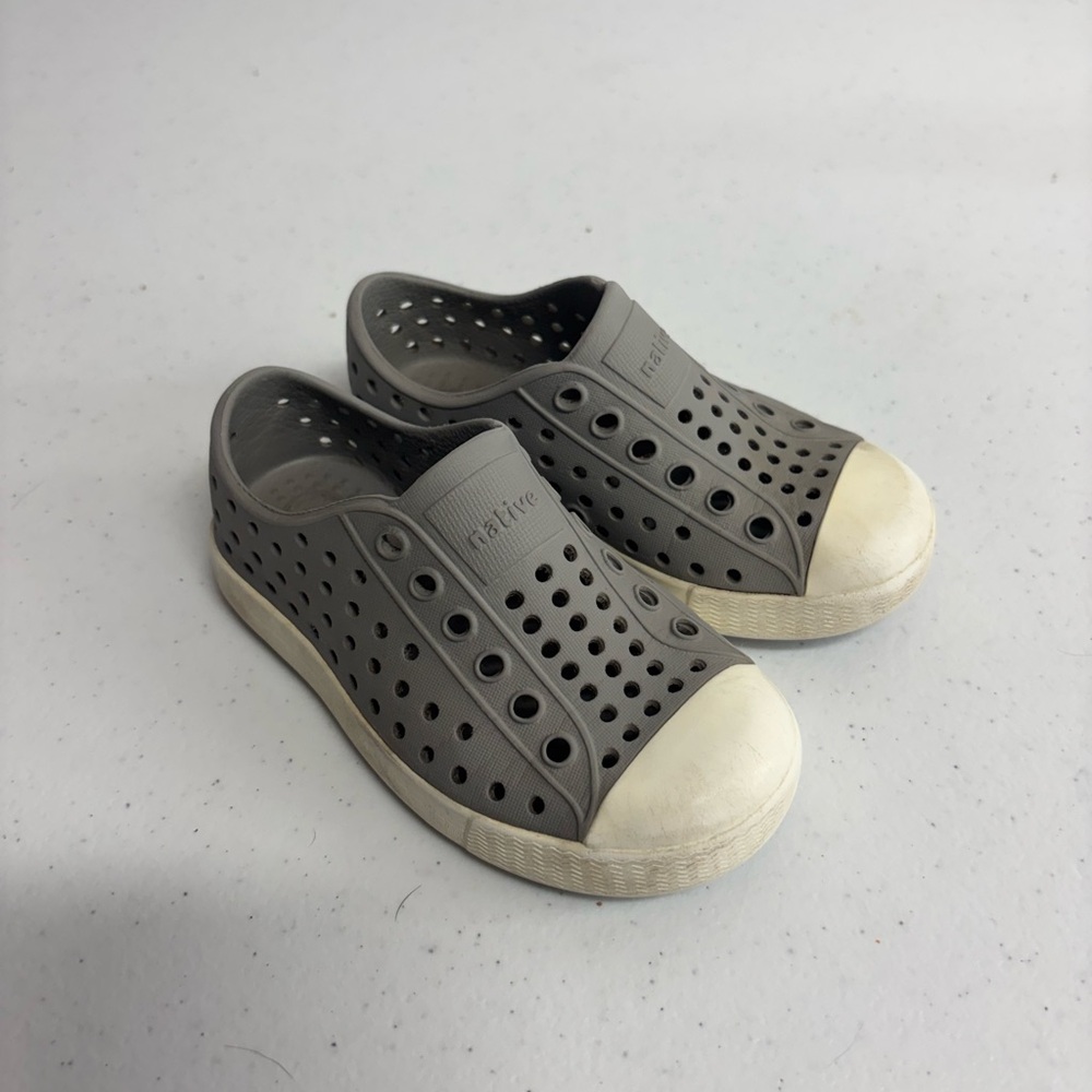 Native Jefferson Grey Waterproof Sandals Child Size 7